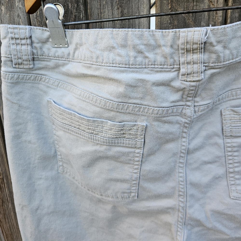 Liz Claiborne  Cropped Casual Pants Women Size 18 - Picture 14 of 16